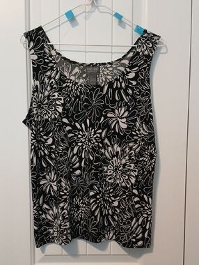 Chico's Black and White Floral Scoop Neck Tank